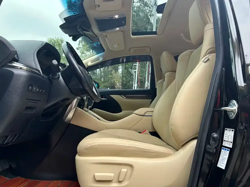 Toyota Alphard — фото 9