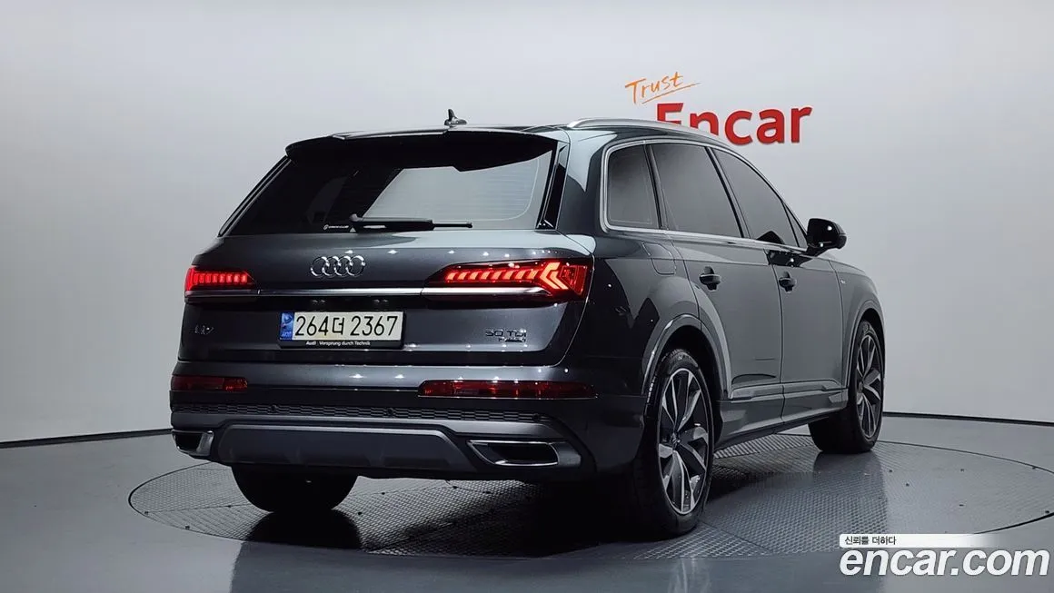Audi Q7 2021 из KR, фото 2