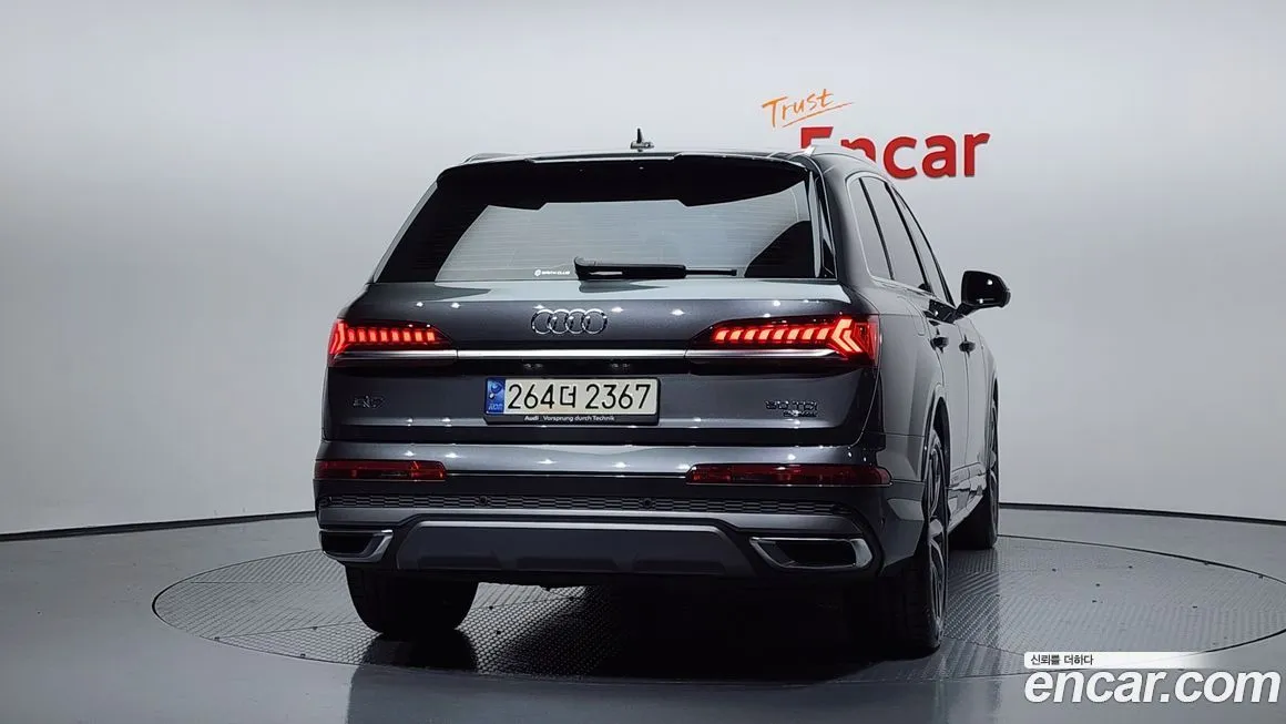 Audi Q7 2021 из KR, фото 4