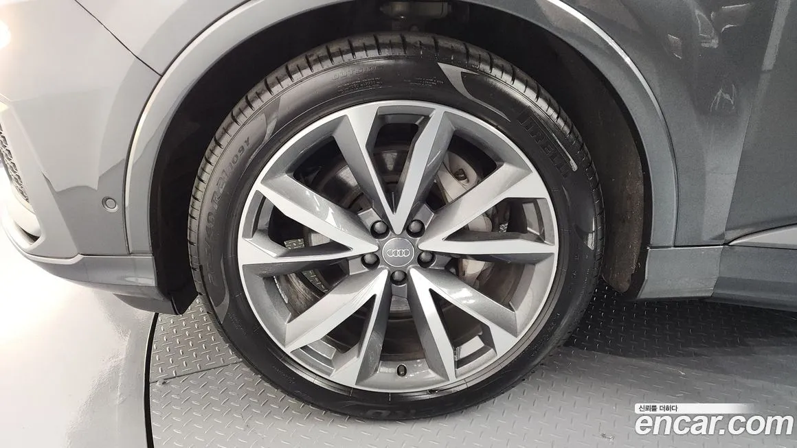 Audi Q7 2021 из KR, фото 5