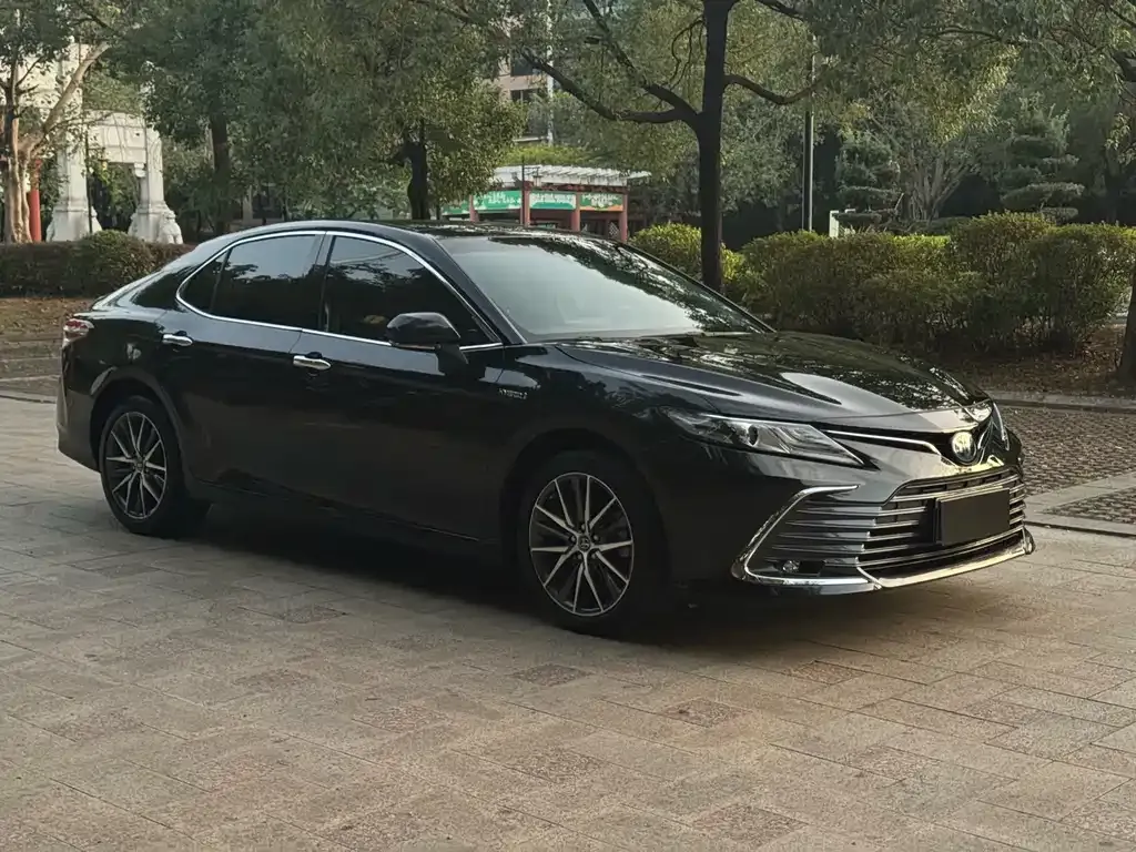 Toyota Camry — фото 3