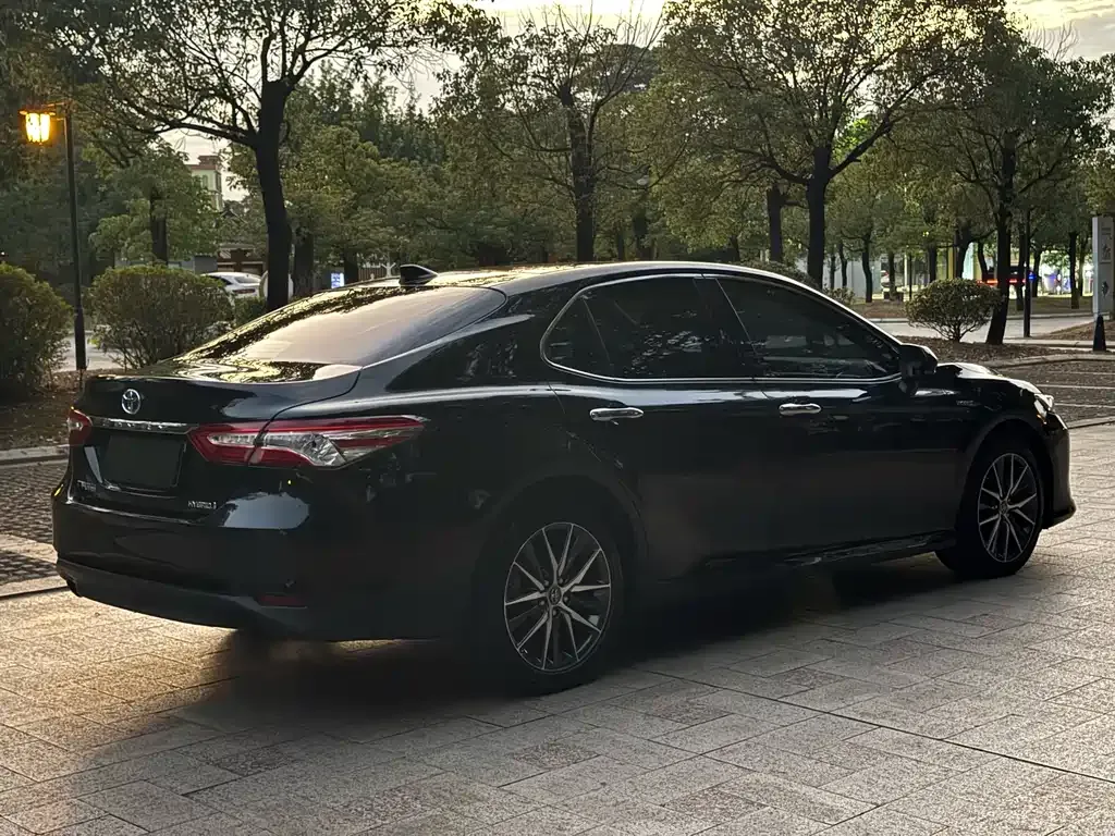 Toyota Camry — фото 7
