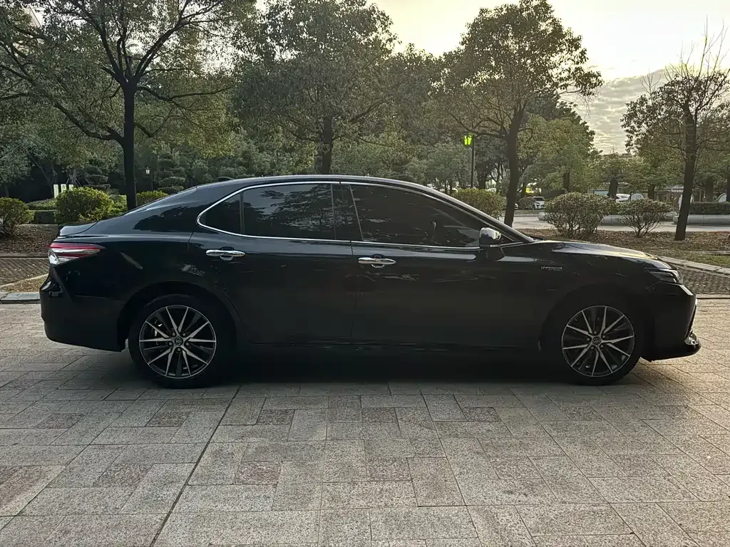 Toyota Camry — фото 8