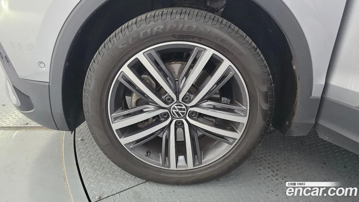 Volkswagen Tiguan — фото 5