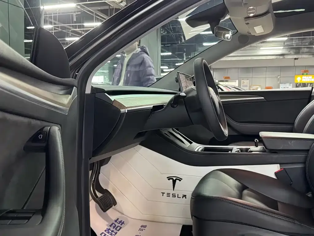 Tesla Model Y — фото 7