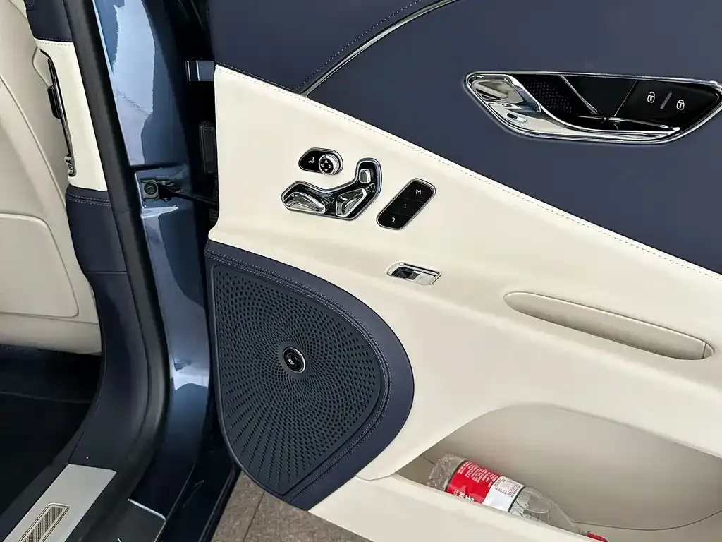 Bentley Flying Spur — фото 8