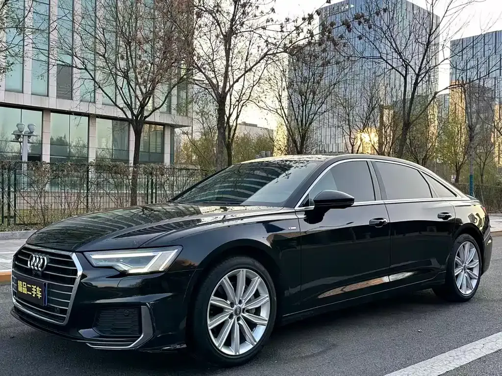 Audi A6L — фото 1