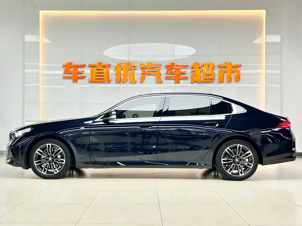 BMW 5 Series 2024 из CN, фото 4