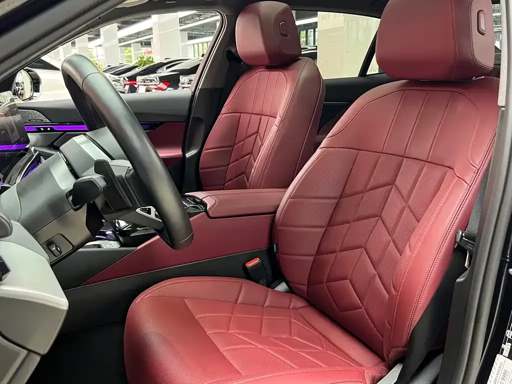 BMW 5 Series 2024 из CN, фото 9