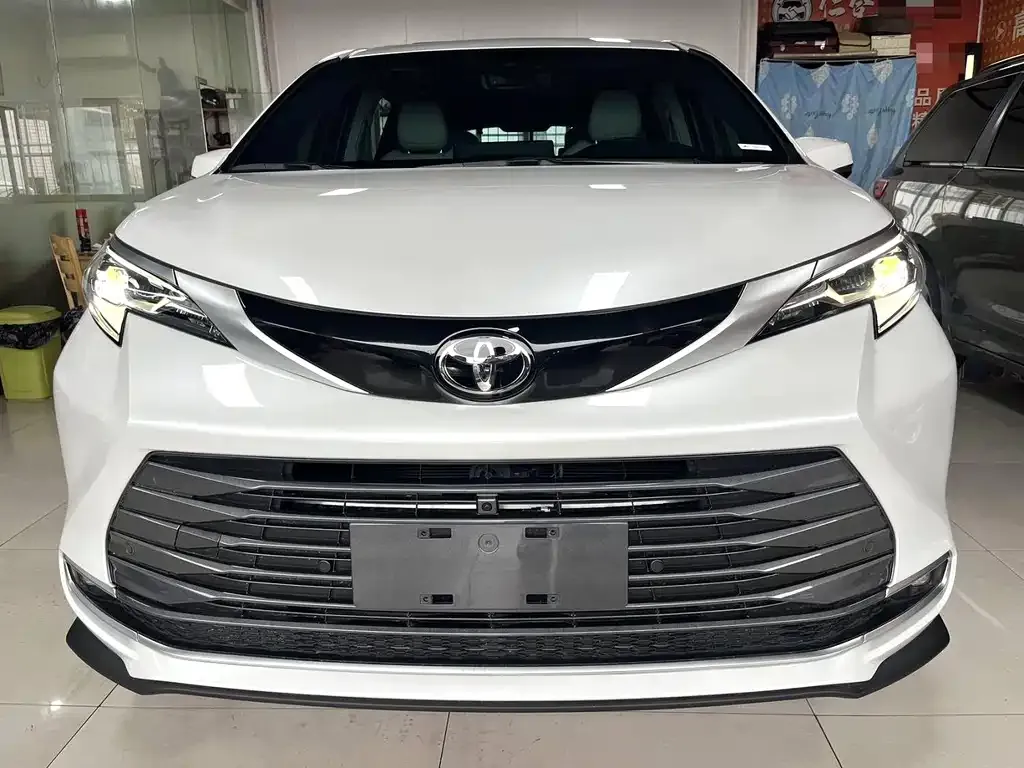 Toyota Sienna 2024 из CN, фото 2