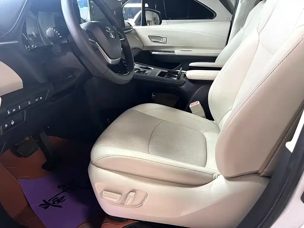 Toyota Sienna 2024 из CN, фото 5