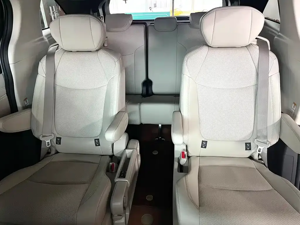 Toyota Sienna 2024 из CN, фото 6