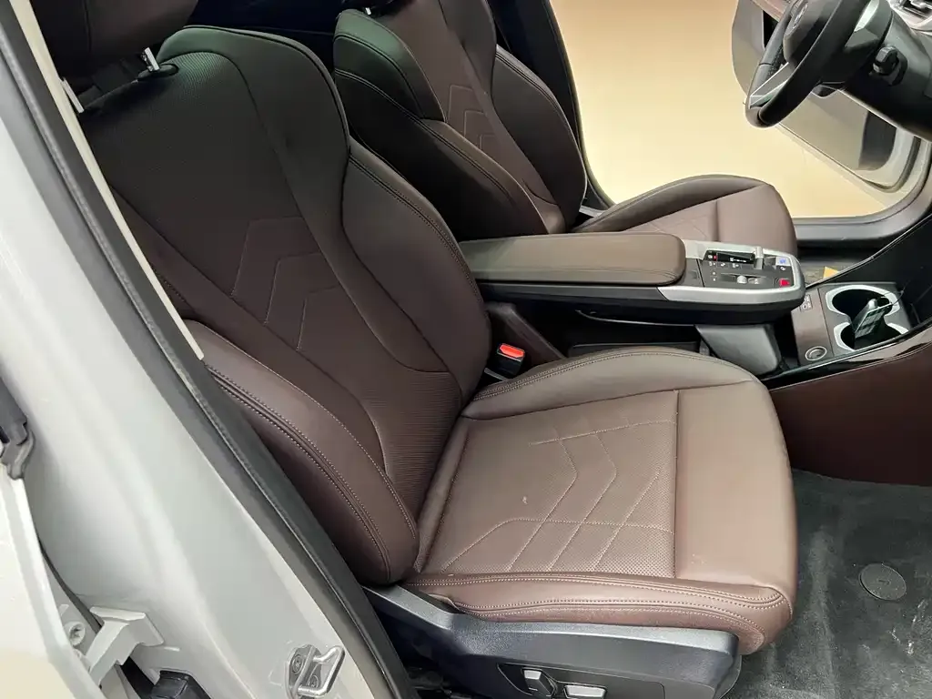 BMW iX1 2024 из CN, фото 3
