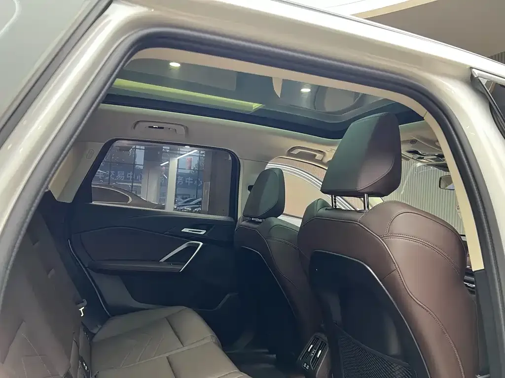 BMW iX1 2024 из CN, фото 4