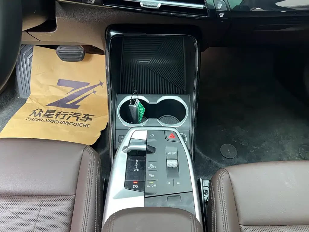 BMW iX1 2024 из CN, фото 8