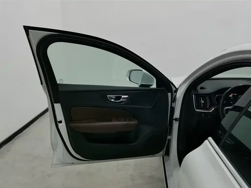 Volvo S60 2022 из CN, фото 8
