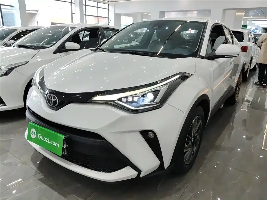 Toyota C-HR — фото 1
