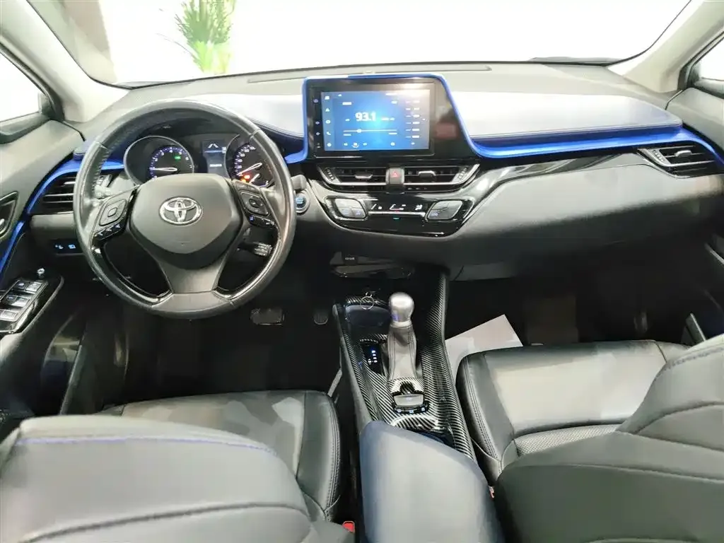 Toyota C-HR — фото 10