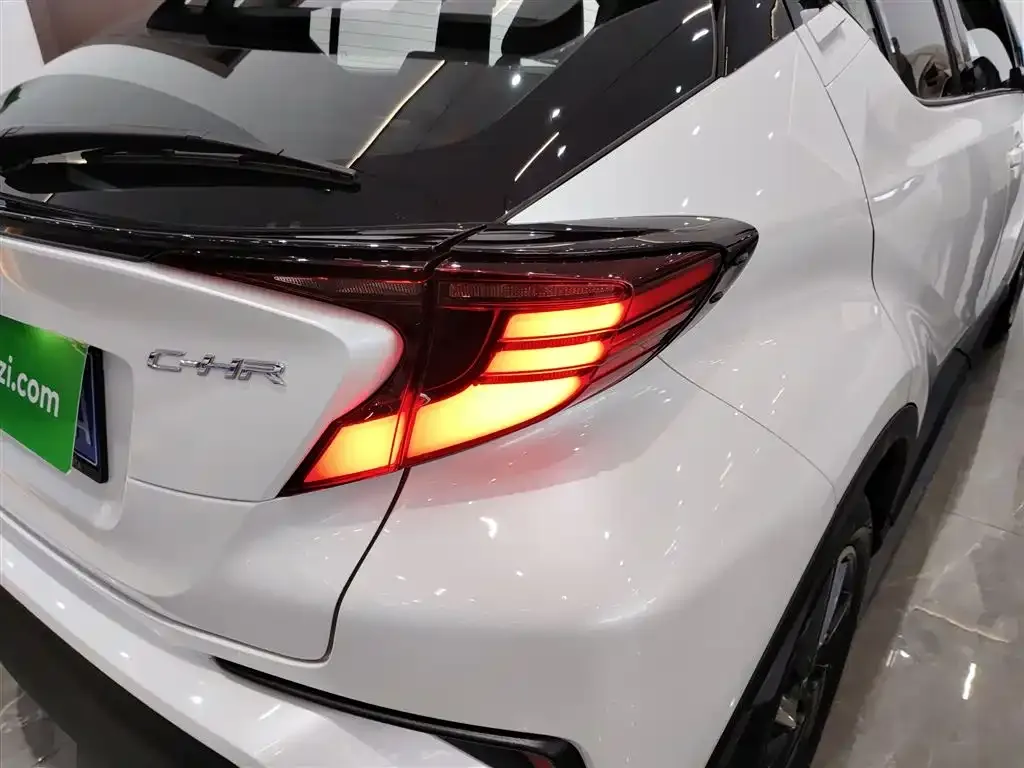 Toyota C-HR — фото 8