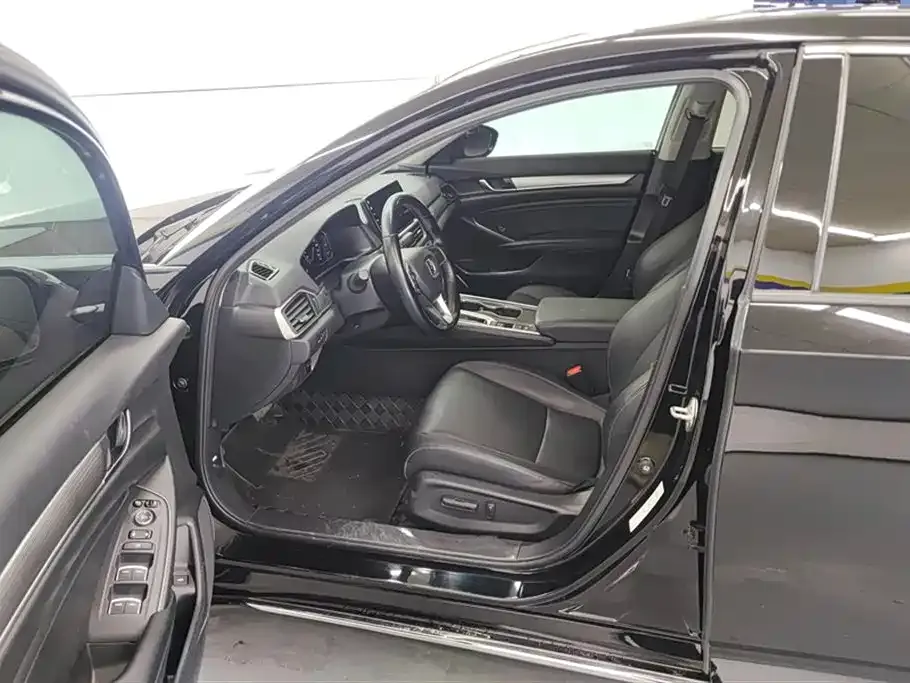 Honda Accord — фото 9