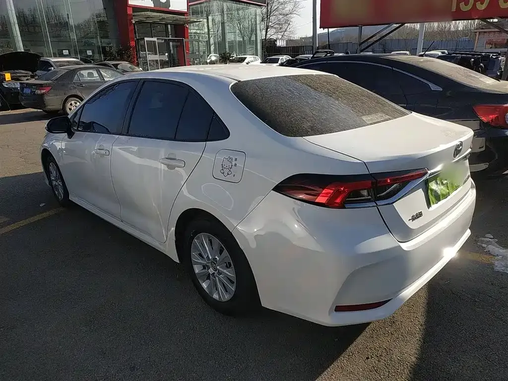 Toyota Corolla — фото 5
