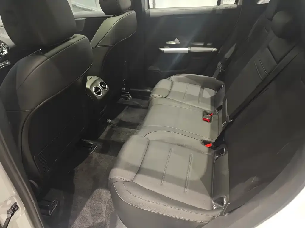 Mercedes-Benz EQA — фото 10