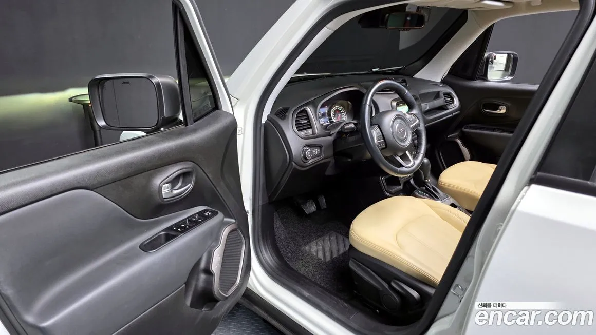 Jeep Renegade — фото 10