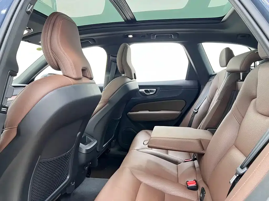 Volvo XC60 2024 из CN, фото 10