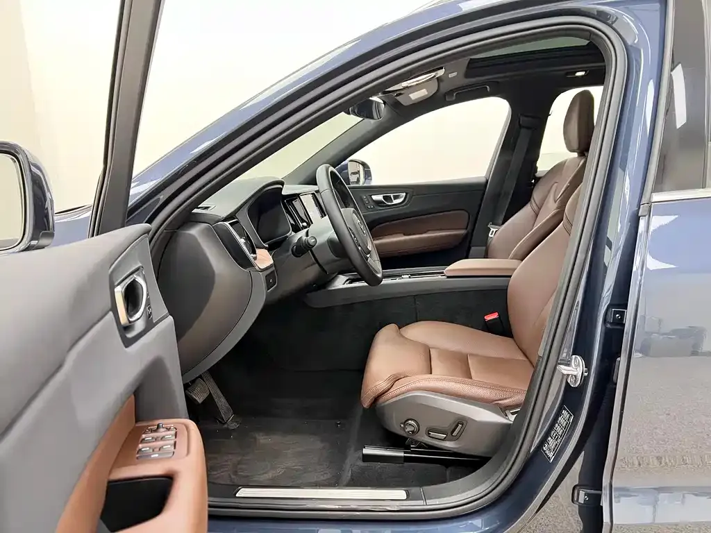 Volvo XC60 2024 из CN, фото 9
