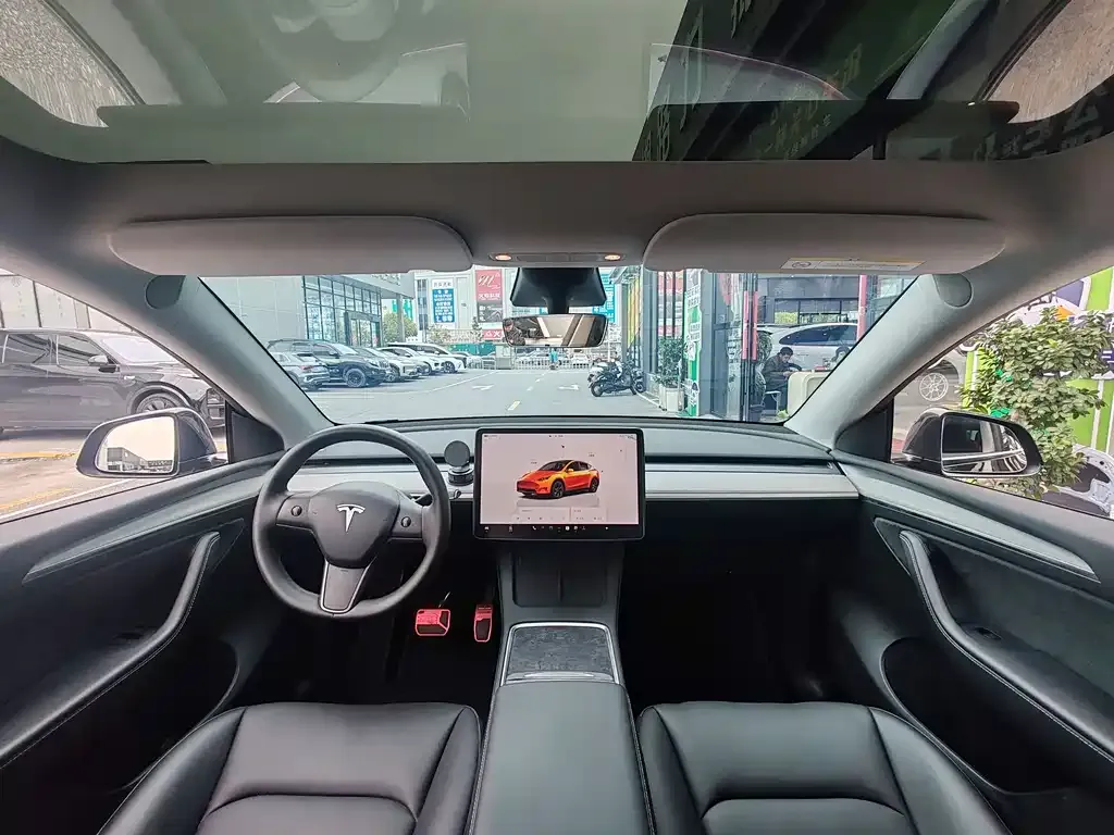 Tesla Model Y — фото 9