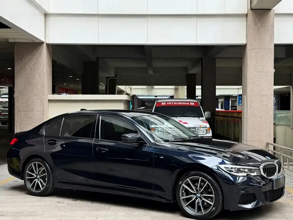 BMW 3 Series 2022 из CN, фото 1