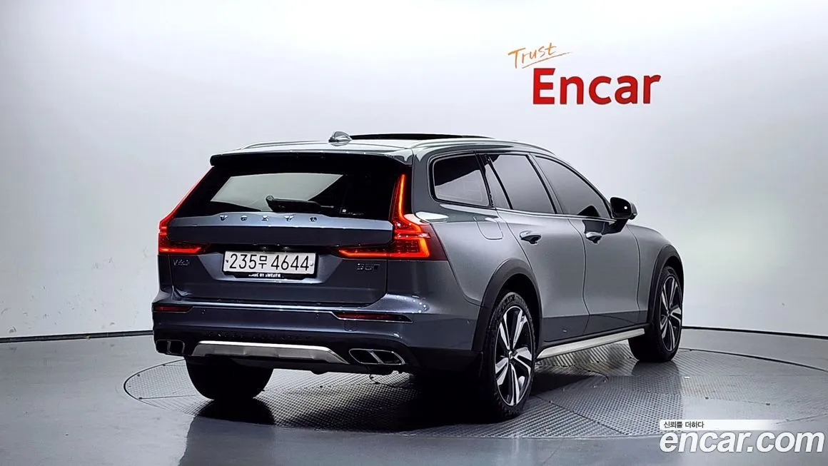 Volvo V60 2021 из KR, фото 2