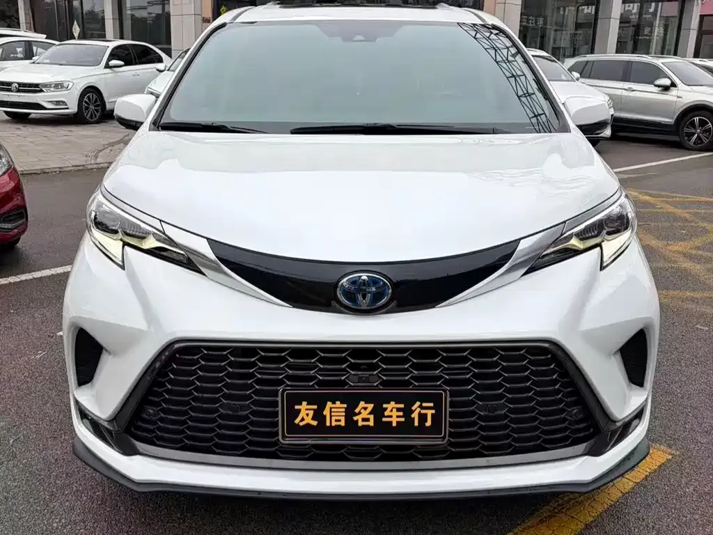 Toyota Granvia 2023 из CN, фото 2