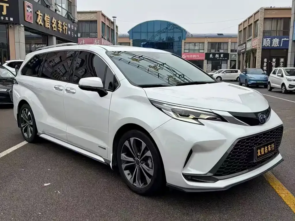 Toyota Granvia 2023 из CN, фото 3