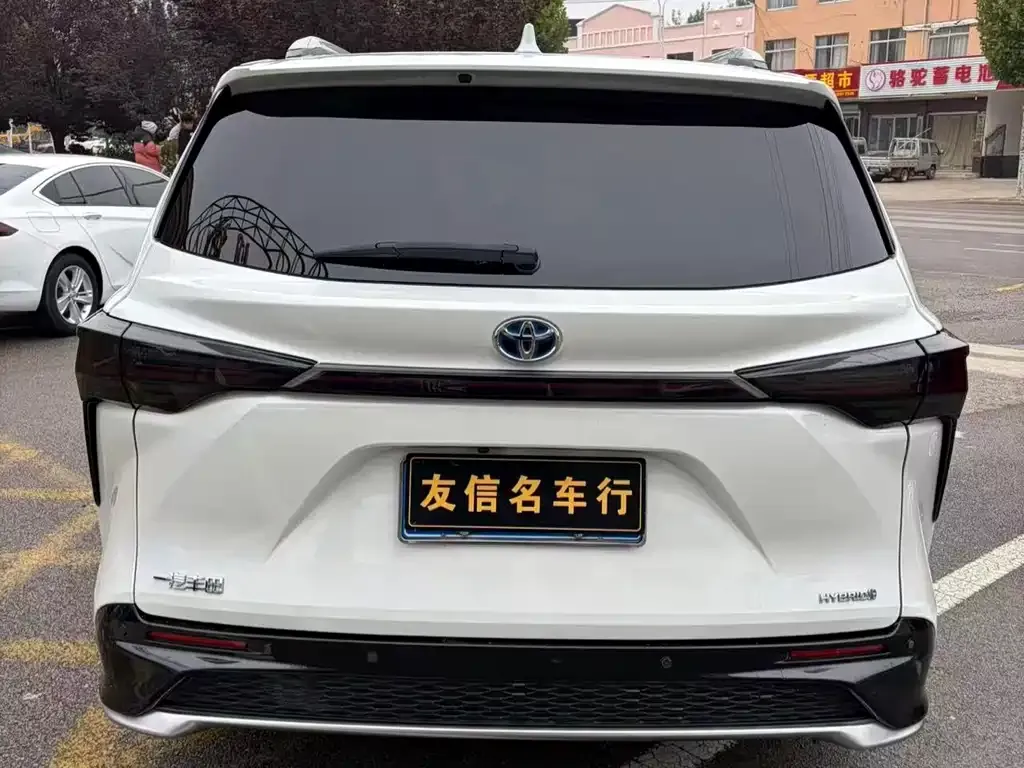 Toyota Granvia 2023 из CN, фото 4