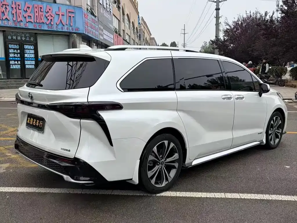 Toyota Granvia 2023 из CN, фото 6