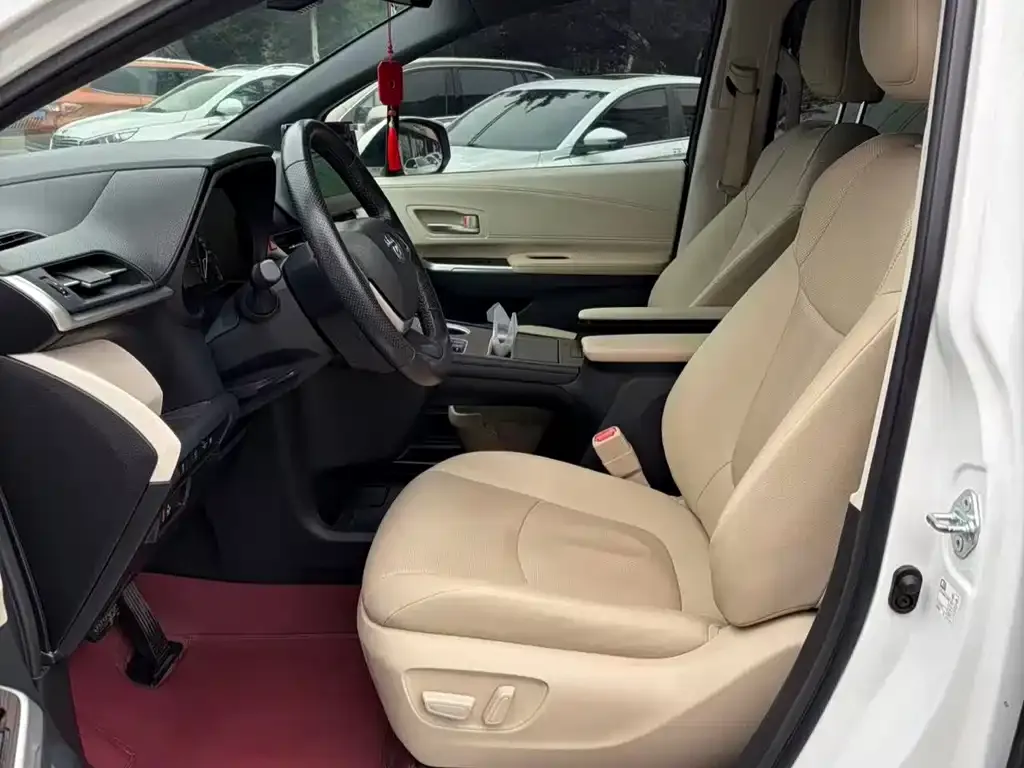 Toyota Granvia 2023 из CN, фото 7