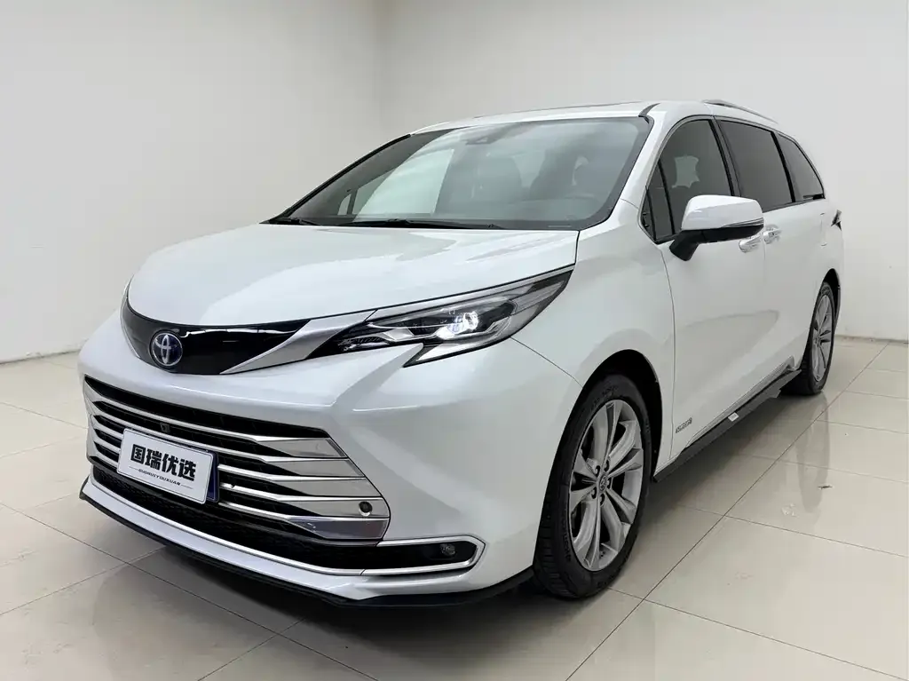 Toyota Sienna 2023 из CN, фото 1