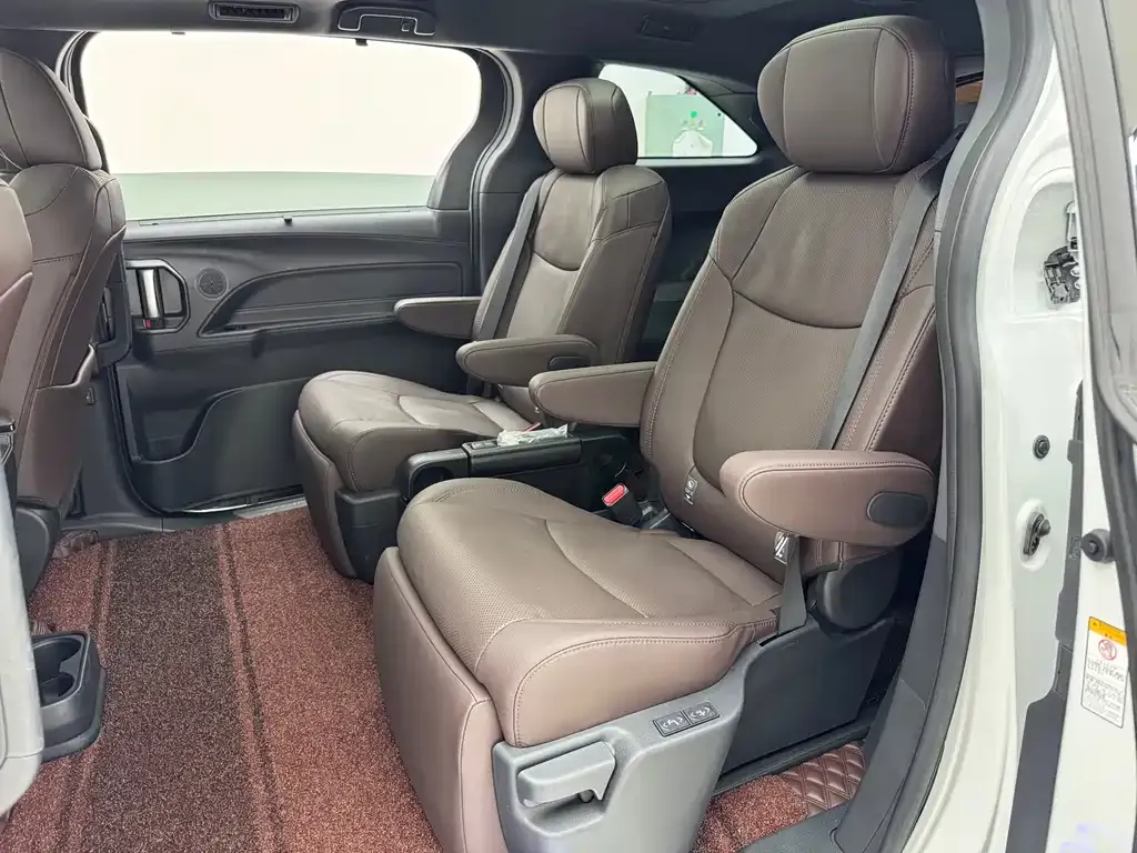 Toyota Sienna 2023 из CN, фото 10