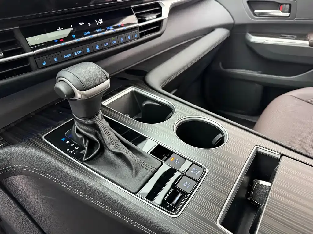 Toyota Sienna 2023 из CN, фото 8