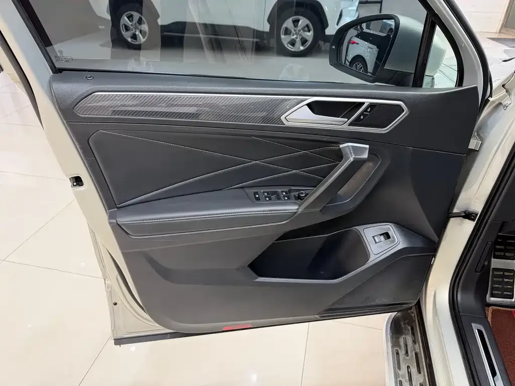Volkswagen Tiguan L 2021 из CN, фото 8