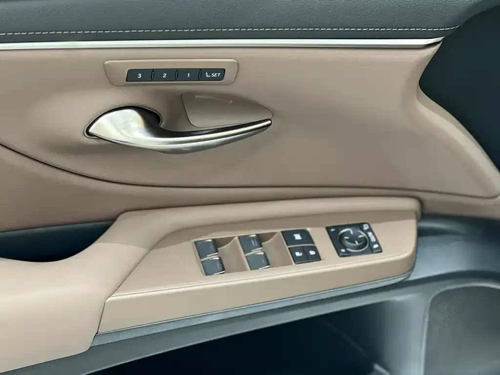 Lexus ES 2025 из CN, фото 10