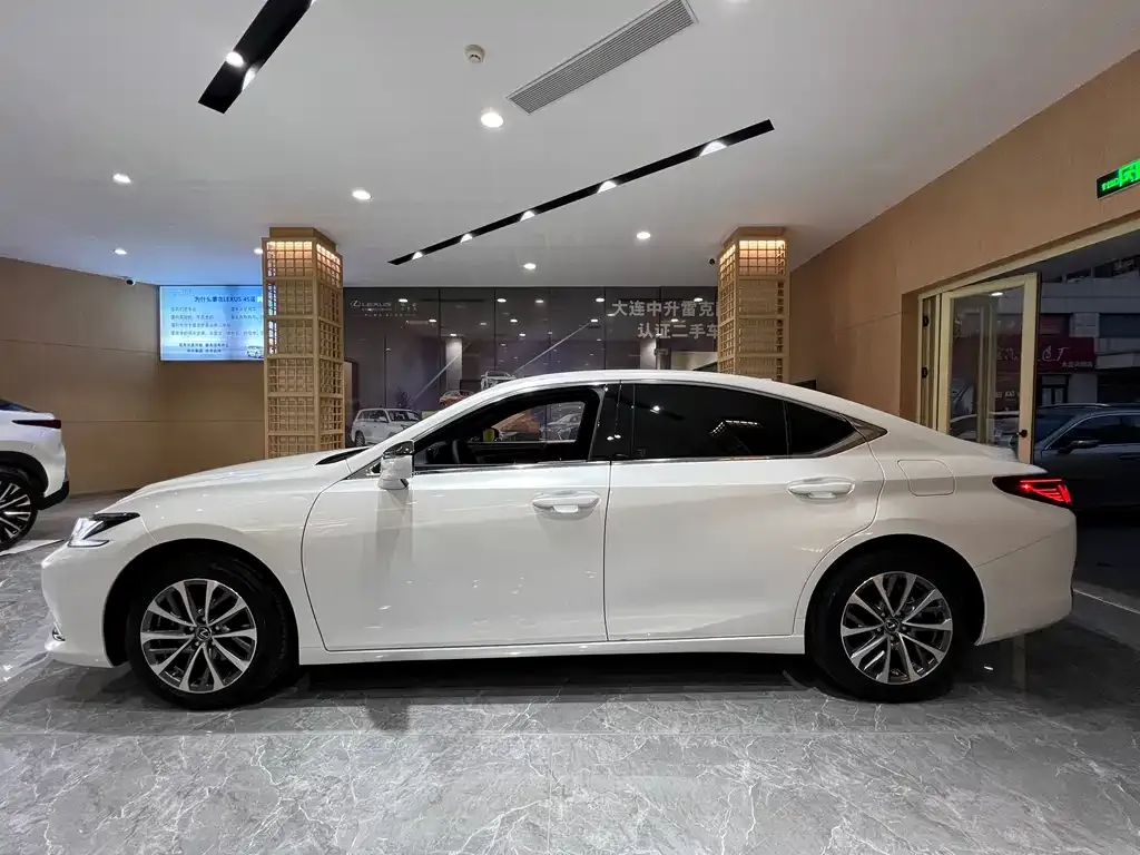 Lexus ES 2025 из CN, фото 2