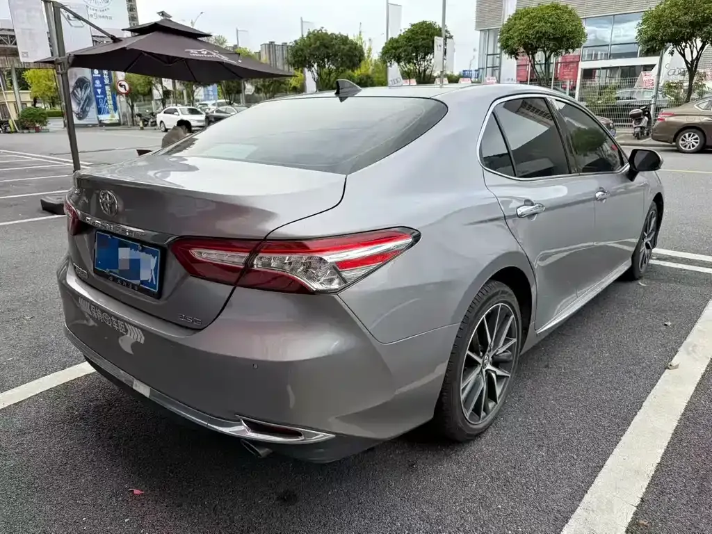 Toyota Camry — фото 3
