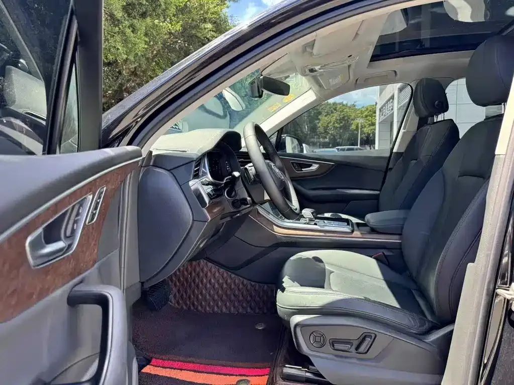 Audi Q7 2021 из CN, фото 8
