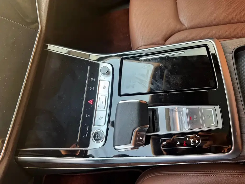Audi Q7 — фото 10