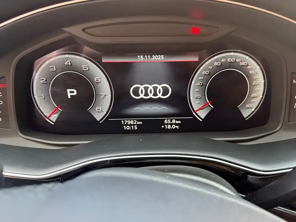 Audi Q7 — фото 8