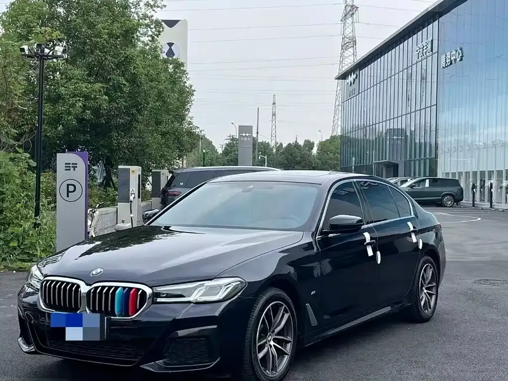 BMW 5 Series — фото 1