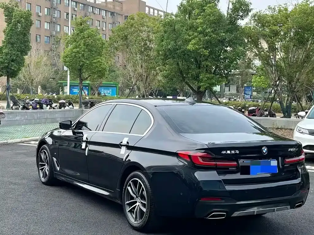 BMW 5 Series — фото 10