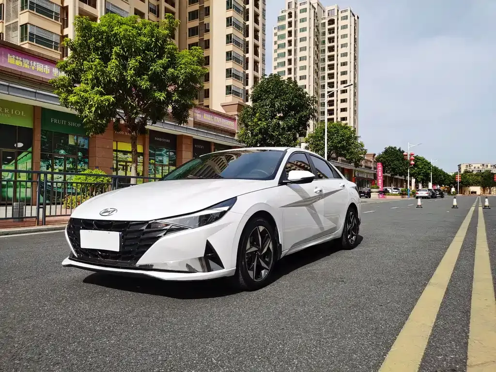 Hyundai Elantra 2023 из CN, фото 1